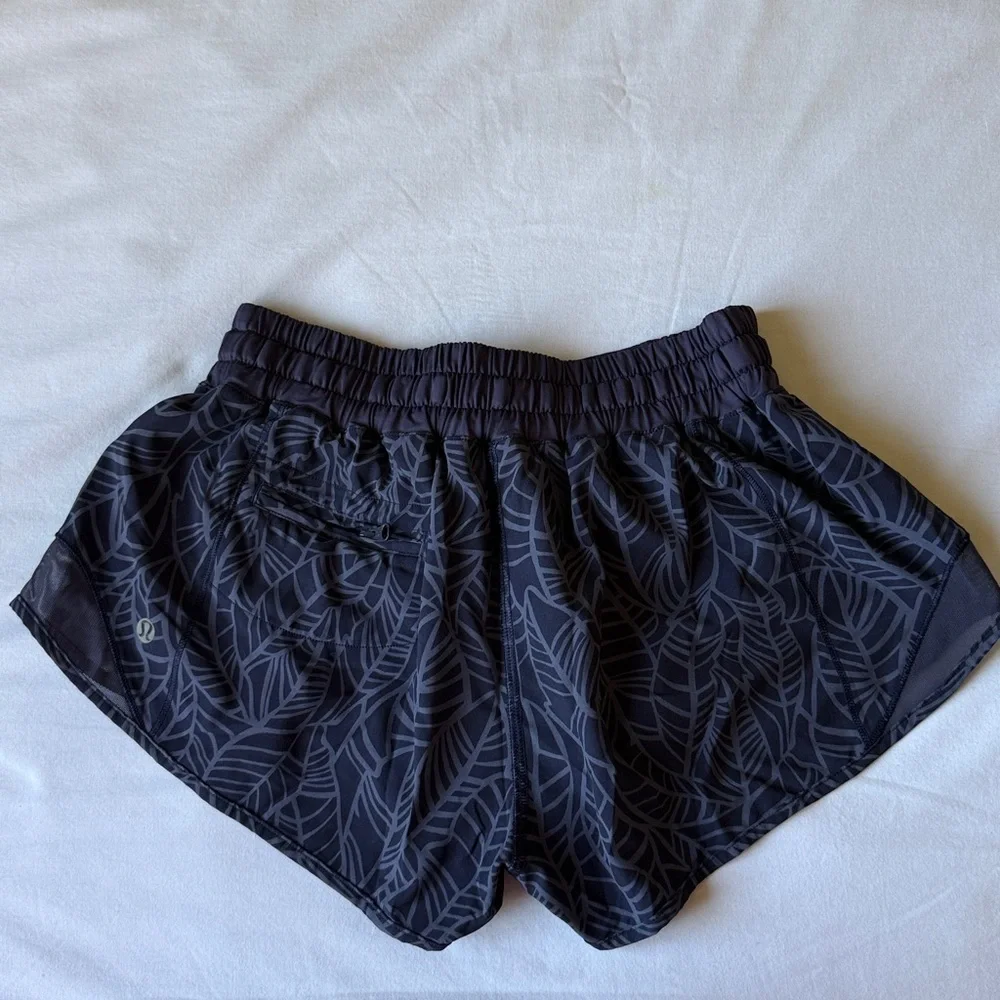 Lululemon Hotty Hot Short✨✨ Pretty Palm Cadet Greyvy / Cadet Blue✨✨